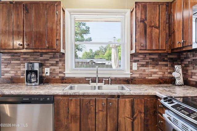 755 Central Avenue, Kinston, NC 28504