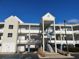 250 Dune Road 113, Westhampton Beach, NY 11978