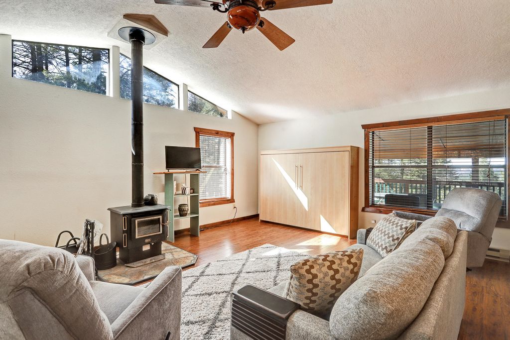 Image 16 of property listing at 1341 Los Griegos Road, Jemez Springs, NM 87025