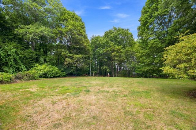 10 Pilgrim Way, Walpole, MA 02032