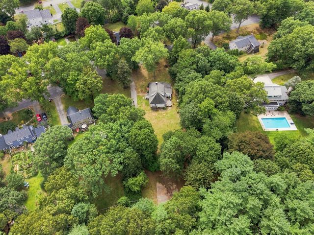 10 Pilgrim Way, Walpole, MA 02032