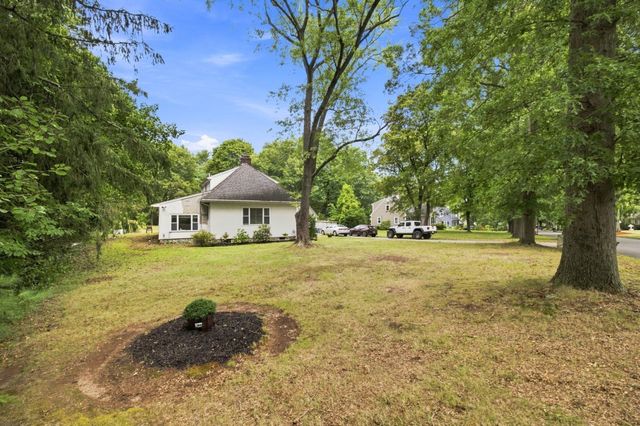 10 Pilgrim Way, Walpole, MA 02032