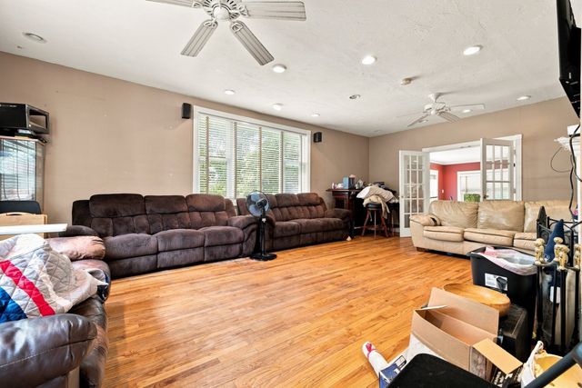 10 Pilgrim Way, Walpole, MA 02032