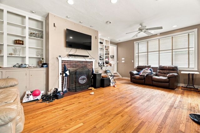 10 Pilgrim Way, Walpole, MA 02032