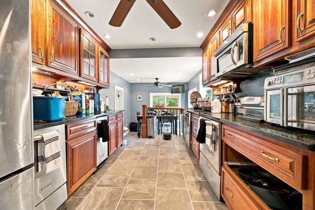 10 Pilgrim Way, Walpole, MA 02032