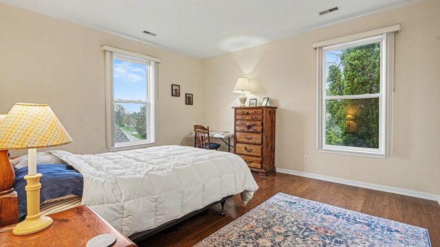 1492 Fox Pointe Circle, Ann Arbor, MI 48108