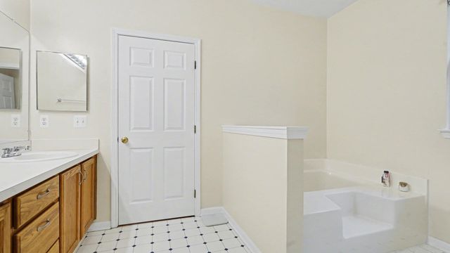1492 Fox Pointe Circle, Ann Arbor, MI 48108