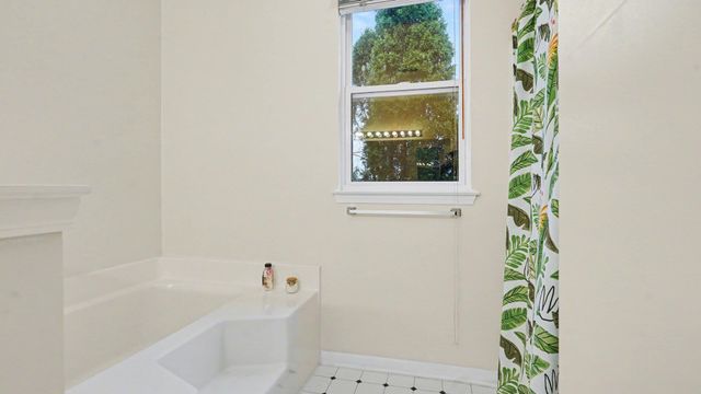 1492 Fox Pointe Circle, Ann Arbor, MI 48108