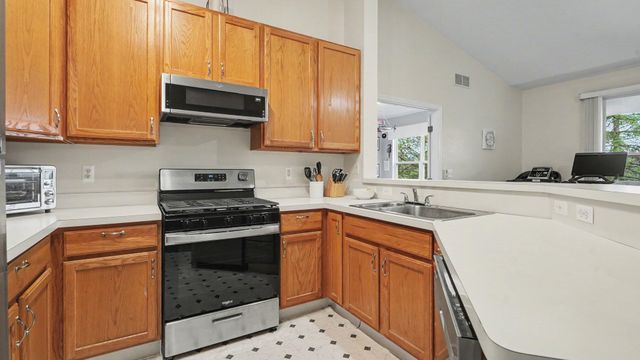 1492 Fox Pointe Circle, Ann Arbor, MI 48108