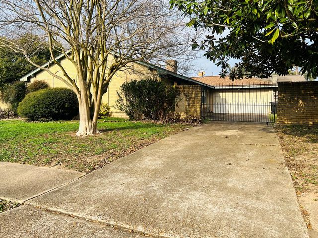 12614 Hunting Briar Drive, Houston, TX 77099