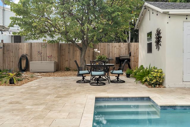 611 N Palmway, Lake Worth Beach, FL 33460