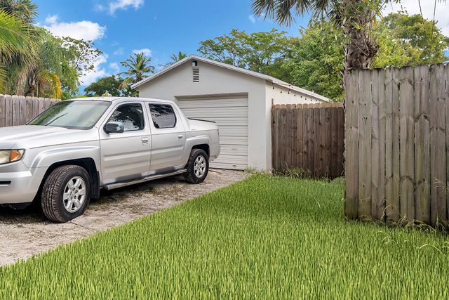 611 N Palmway, Lake Worth Beach, FL 33460