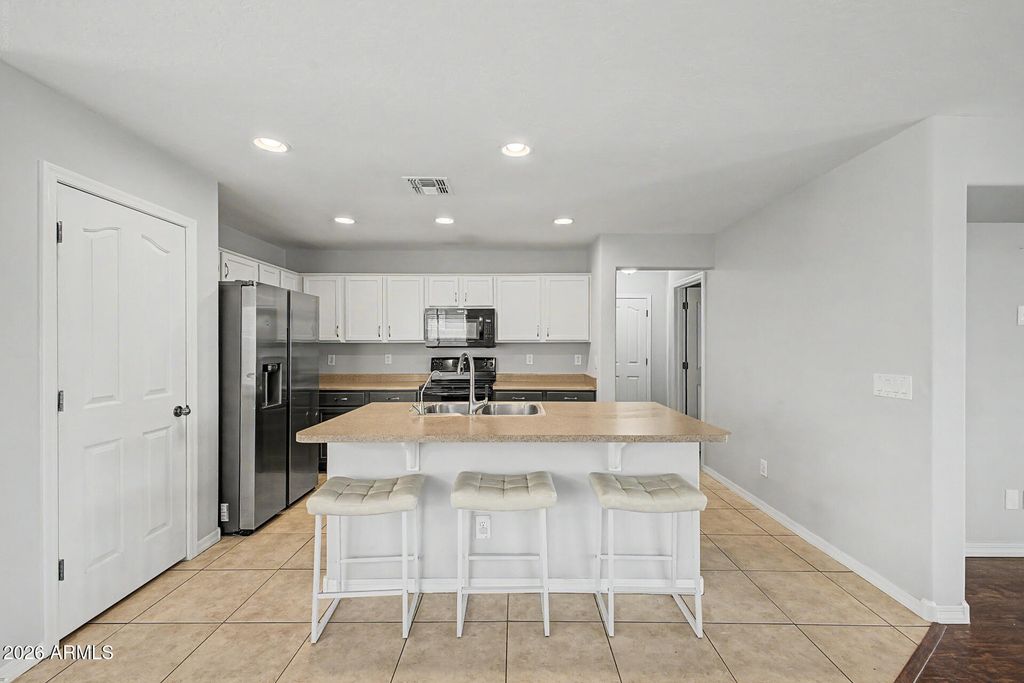 32974 N SANDSTONE Drive, San Tan Valley, AZ 85143 — photo 2