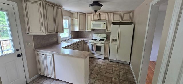 119 Longwood Dr, Chicopee, MA 01020