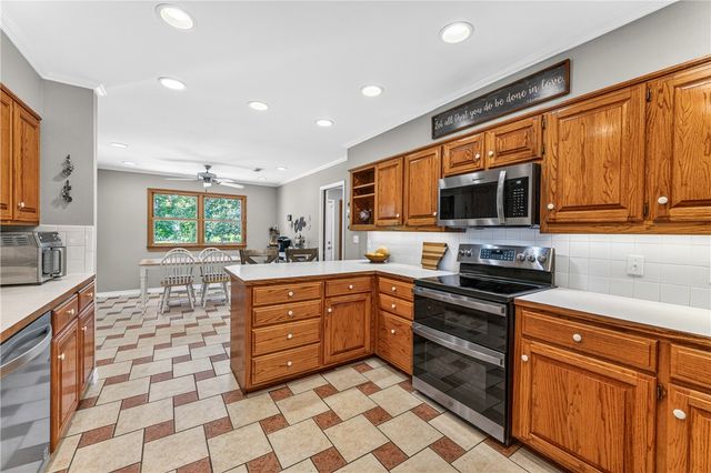 2244 Country Lane, Springdale, AR 72762