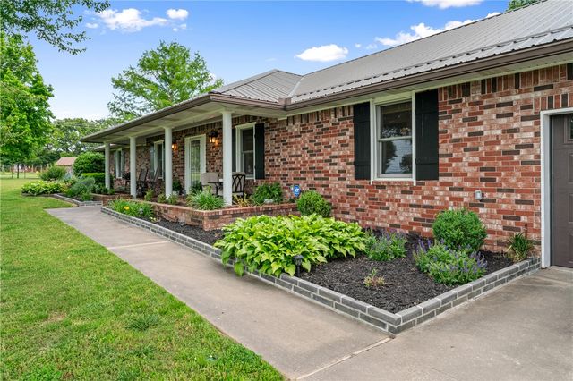 2244 Country Lane, Springdale, AR 72762
