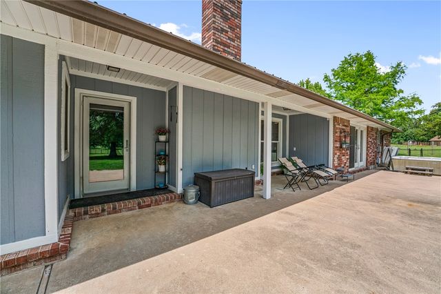 2244 Country Lane, Springdale, AR 72762