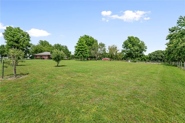 2244 Country Lane, Springdale, AR 72762