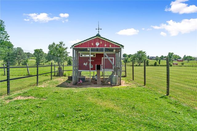 2244 Country Lane, Springdale, AR 72762