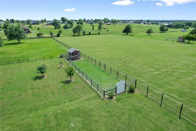 2244 Country Lane, Springdale, AR 72762