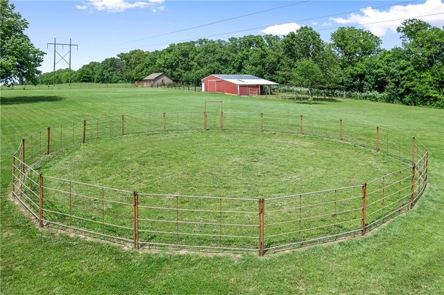 2244 Country Lane, Springdale, AR 72762