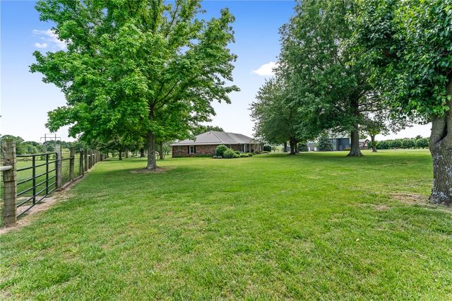 2244 Country Lane, Springdale, AR 72762