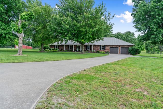 2244 Country Lane, Springdale, AR 72762