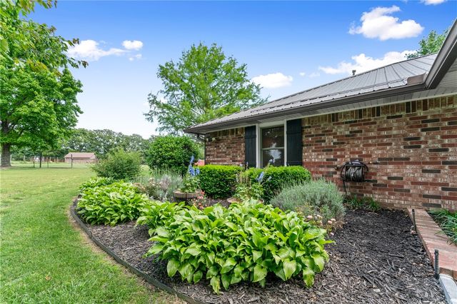 2244 Country Lane, Springdale, AR 72762