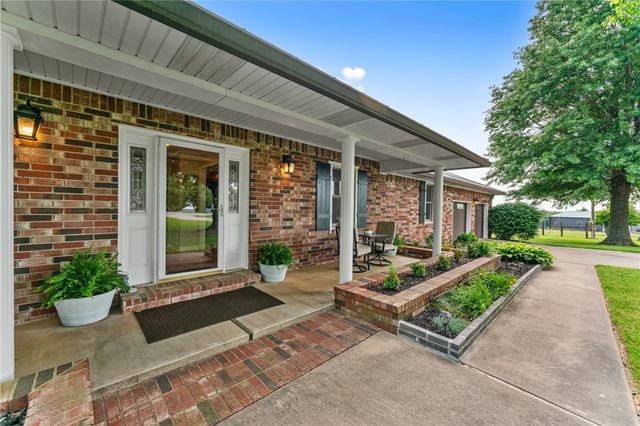 2244 Country Lane, Springdale, AR 72762