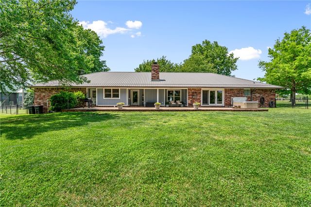 2244 Country Lane, Springdale, AR 72762