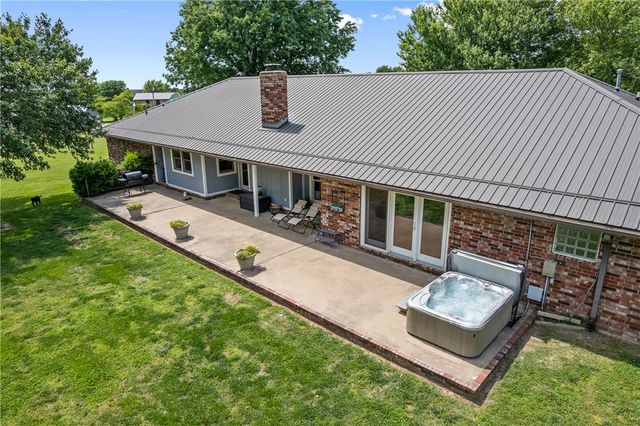 2244 Country Lane, Springdale, AR 72762