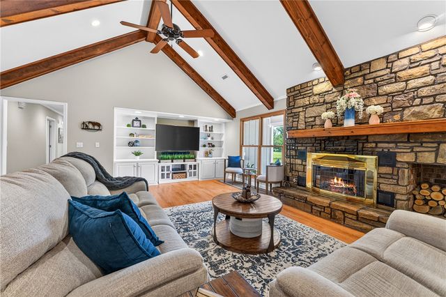 2244 Country Lane, Springdale, AR 72762