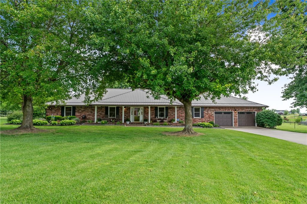 2244 Country Lane, Springdale, AR 72762