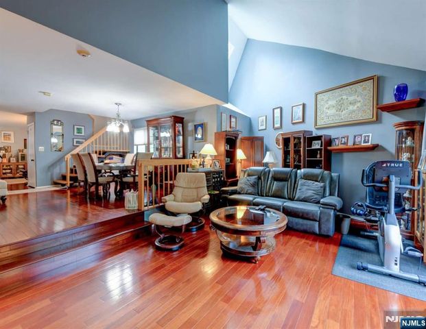 590 Sanderling Court 590, Secaucus, NJ 07094