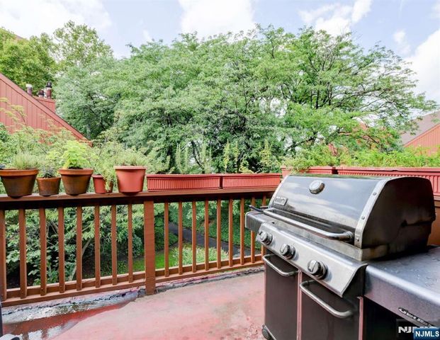 590 Sanderling Court 590, Secaucus, NJ 07094