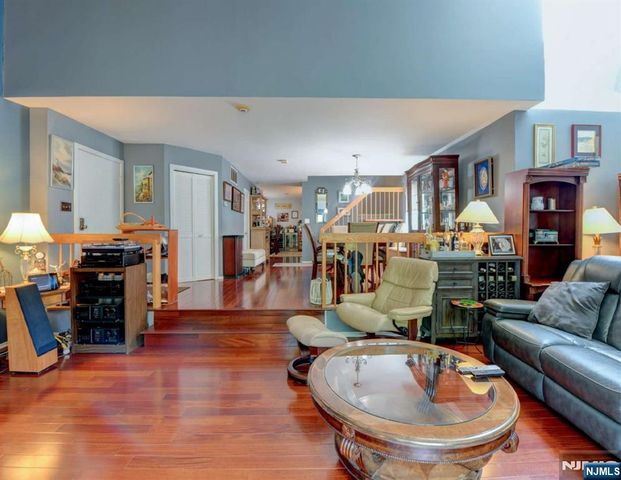 590 Sanderling Court 590, Secaucus, NJ 07094