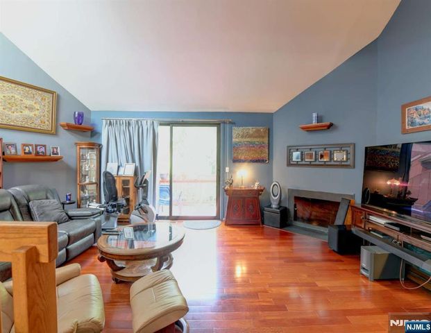 590 Sanderling Court 590, Secaucus, NJ 07094