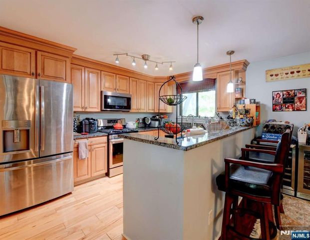 590 Sanderling Court 590, Secaucus, NJ 07094
