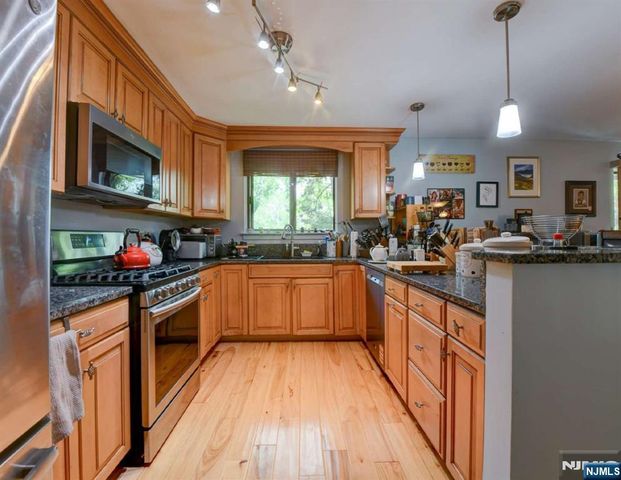 590 Sanderling Court 590, Secaucus, NJ 07094
