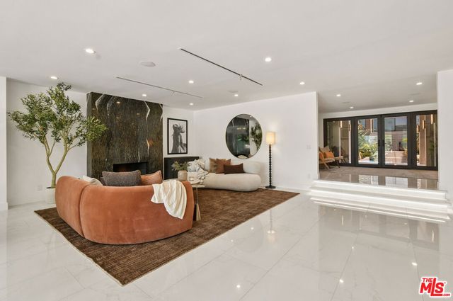4423 Bergamo Drive, Los Angeles, CA 91436