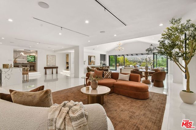 4423 Bergamo Drive, Los Angeles, CA 91436