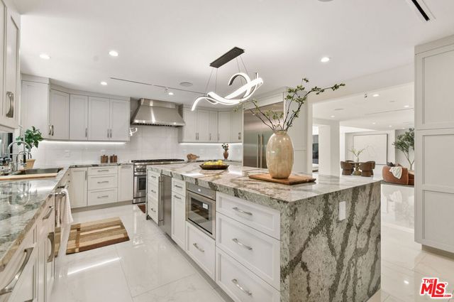 4423 Bergamo Drive, Los Angeles, CA 91436