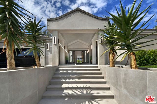 4423 Bergamo Drive, Los Angeles, CA 91436