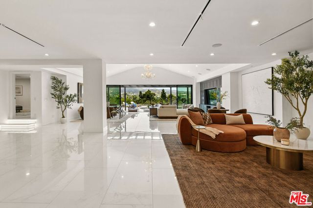 4423 Bergamo Drive, Los Angeles, CA 91436