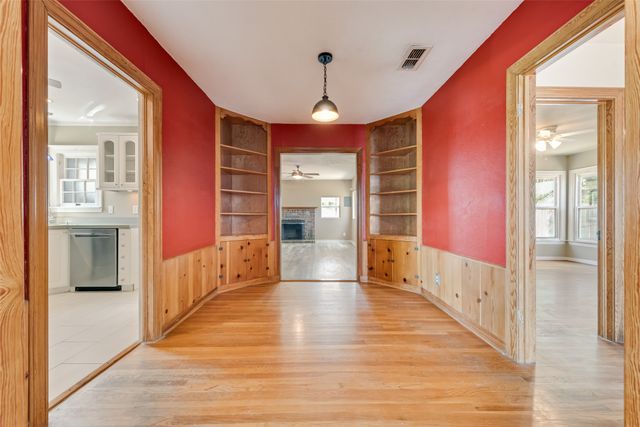 4616 Calmont Avenue, Fort Worth, TX 76107