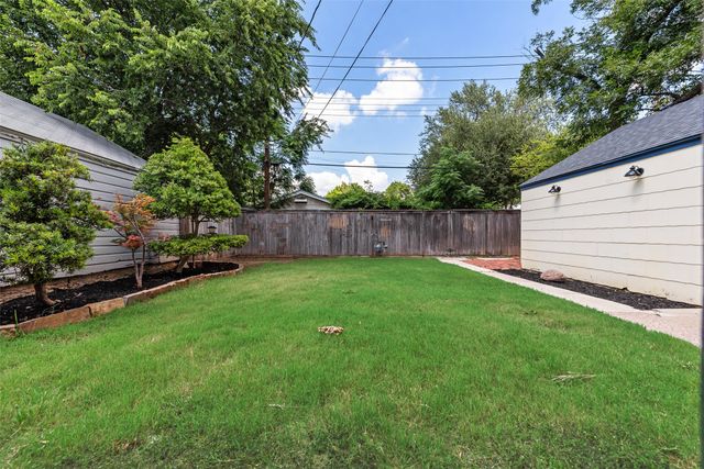 4616 Calmont Avenue, Fort Worth, TX 76107