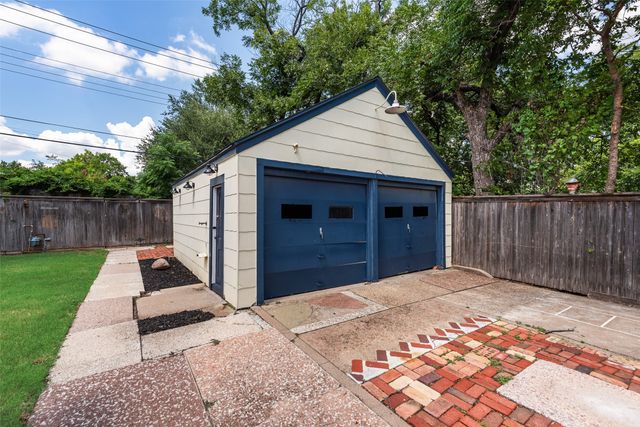 4616 Calmont Avenue, Fort Worth, TX 76107