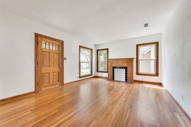 4616 Calmont Avenue, Fort Worth, TX 76107