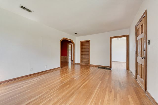 4616 Calmont Avenue, Fort Worth, TX 76107