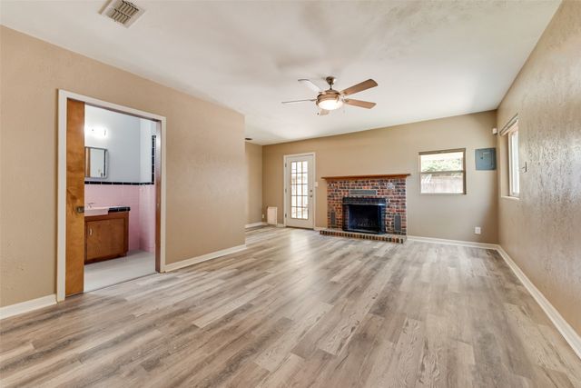 4616 Calmont Avenue, Fort Worth, TX 76107